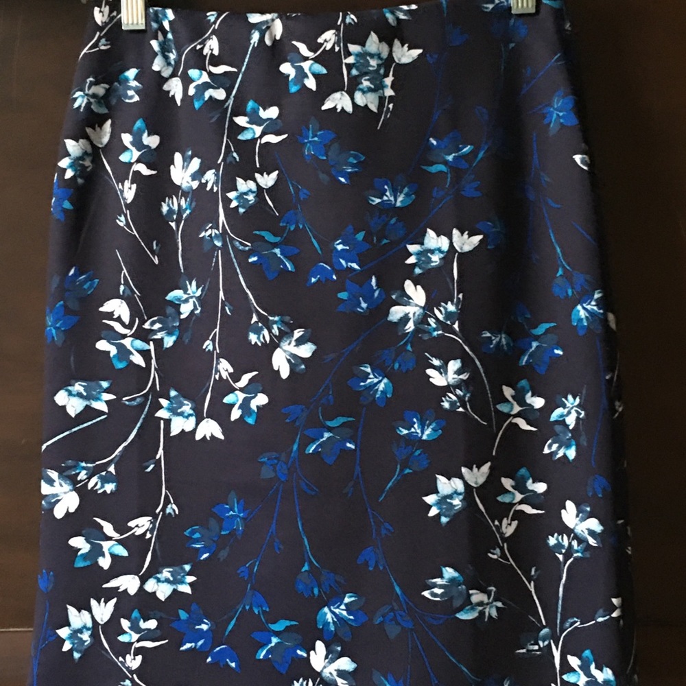 Roz & Ali slimming summer pencil skirt.